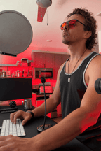 LITEZ Focus lens at the desk